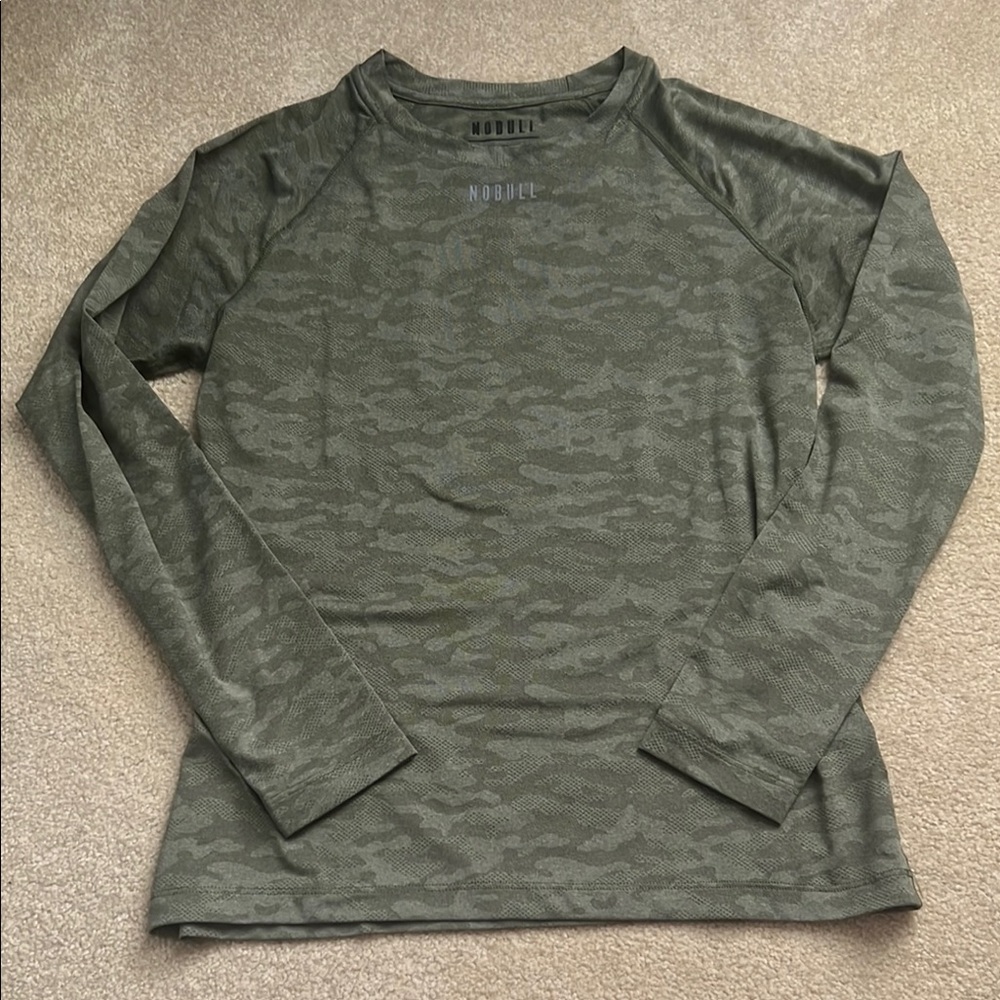 NOBULL Women’s Lightweight Textured Camo L/S Shirt